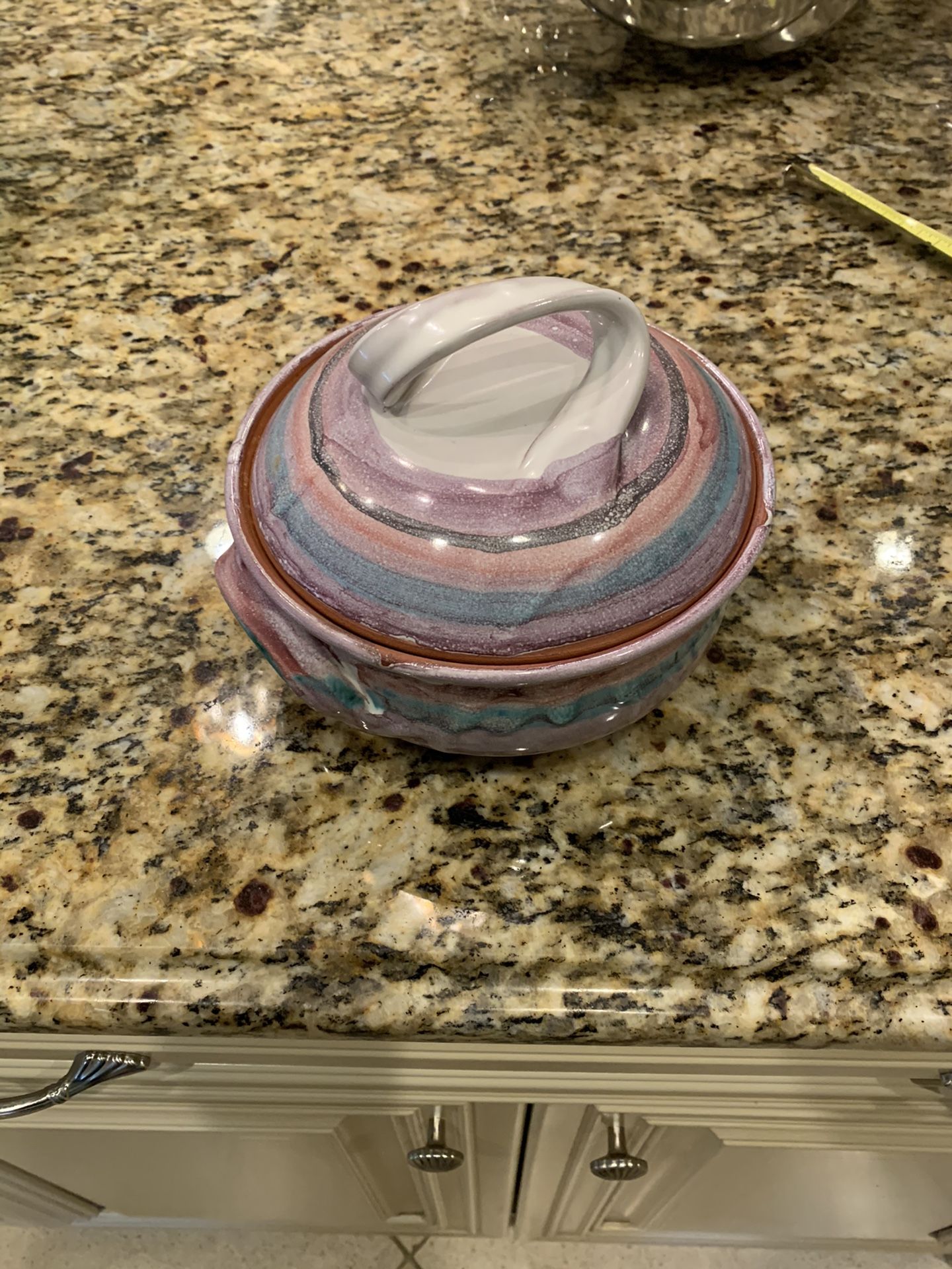 Ceramic bowl with cover