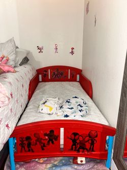 Toddler bed spidey stickers