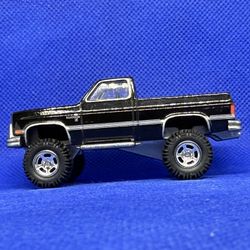 HOT WHEELS 2015 RETRO ENTERTAINMENT CHEVY SILVERADO 4x4 FRIDAY NIGHT LIGHTS