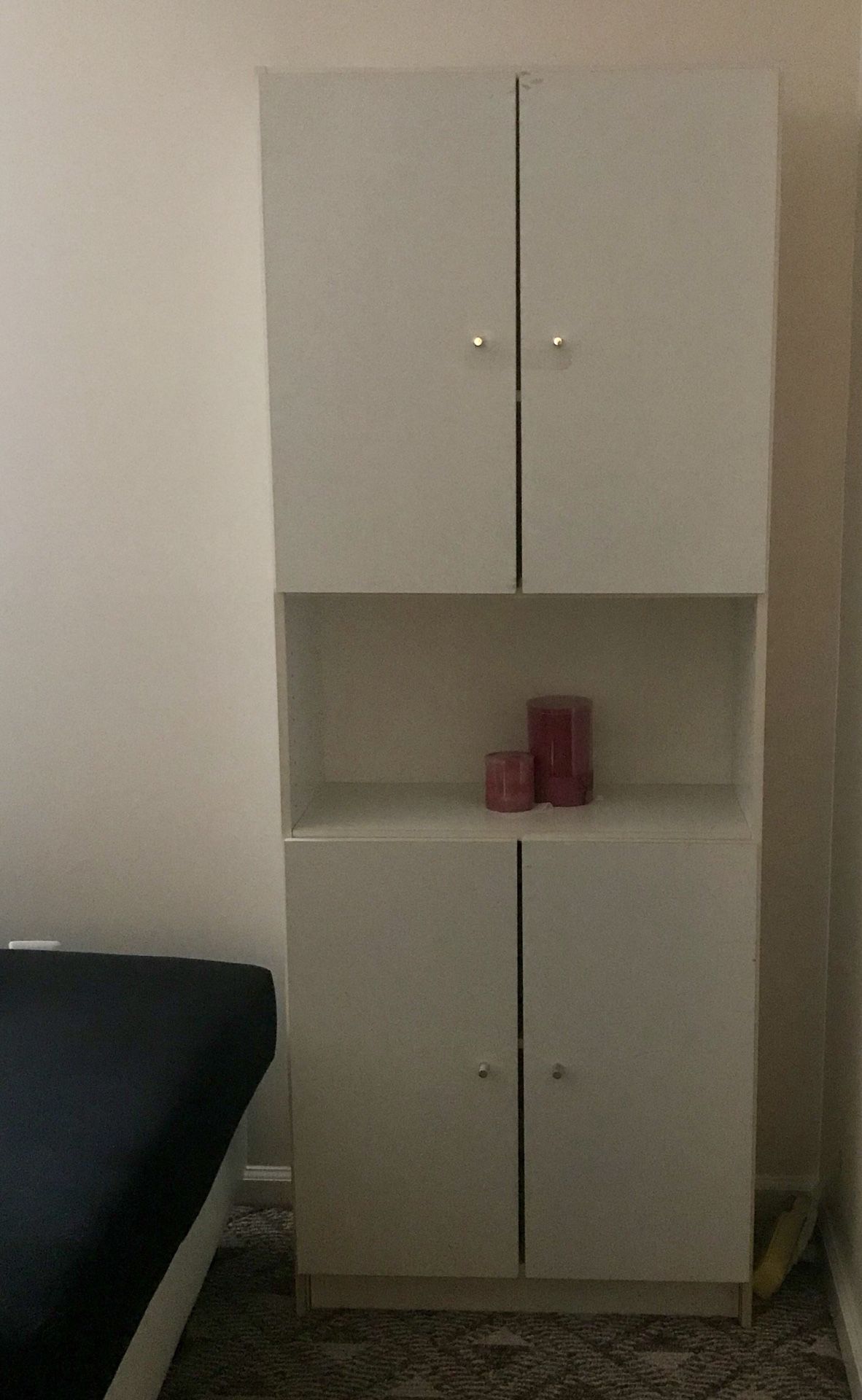Wall cabinet/shelf