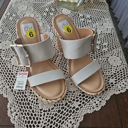 New Woman's Sandals Size 9