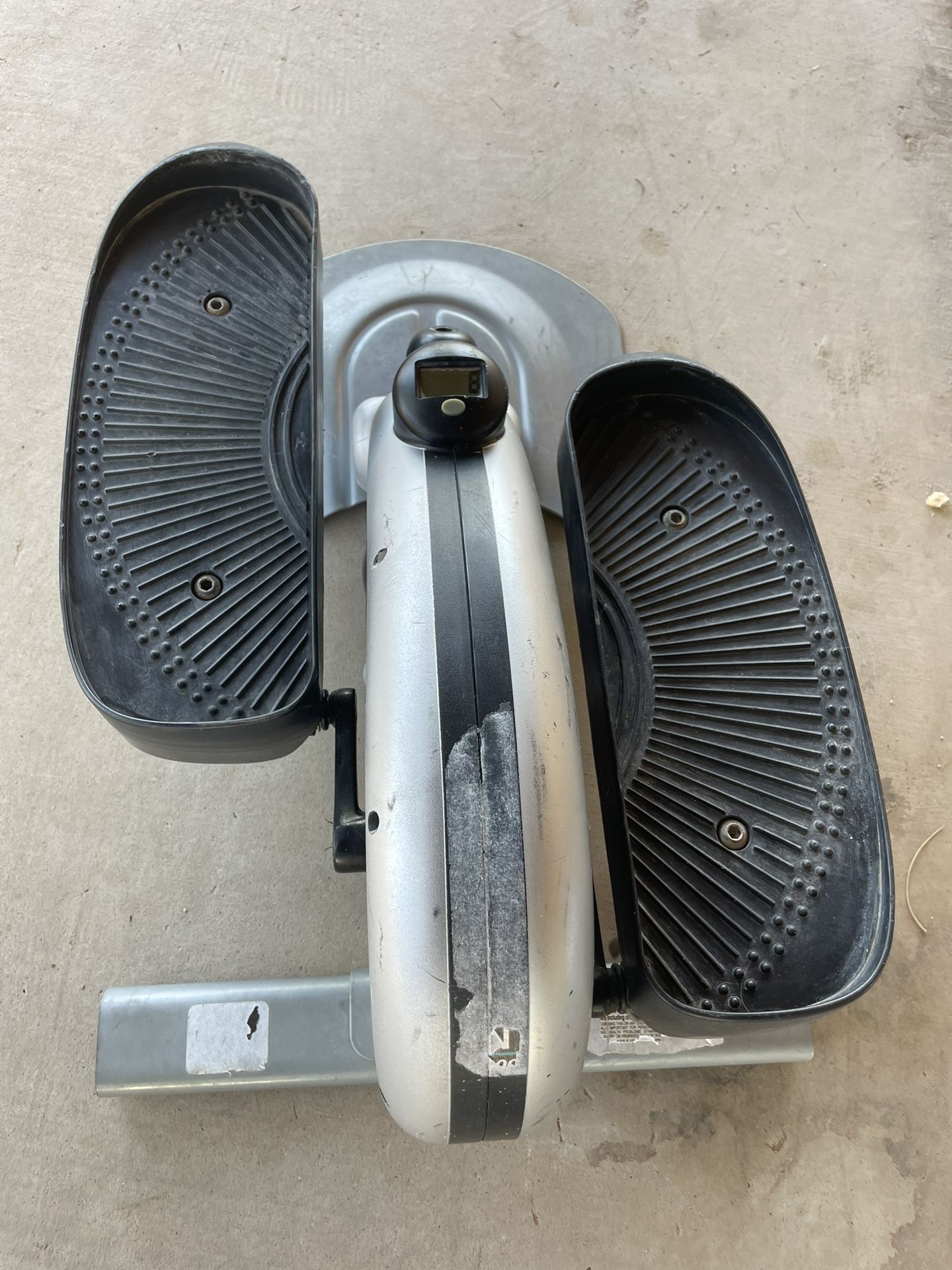💪🏽 Mini Elliptical Stepper – Compact Exercise Machine – $25