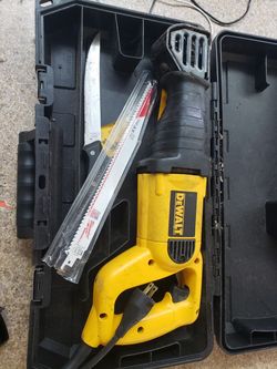 Dewalt reciprocating saw DW304P with case