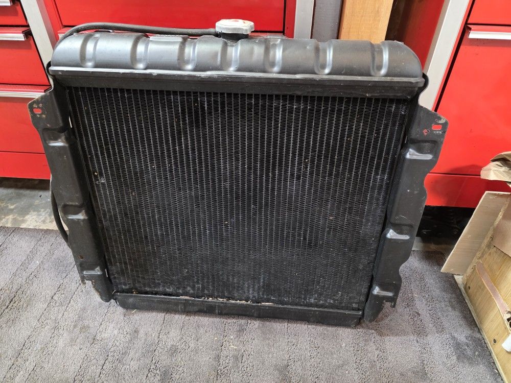 66, 67, 68, 69  Mopar B-BODY 22"Radiator