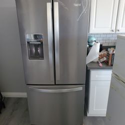 French Door Refrigerator  Whirlpool 