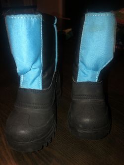 CHILDREN SNOW BOOTS SIZE 6