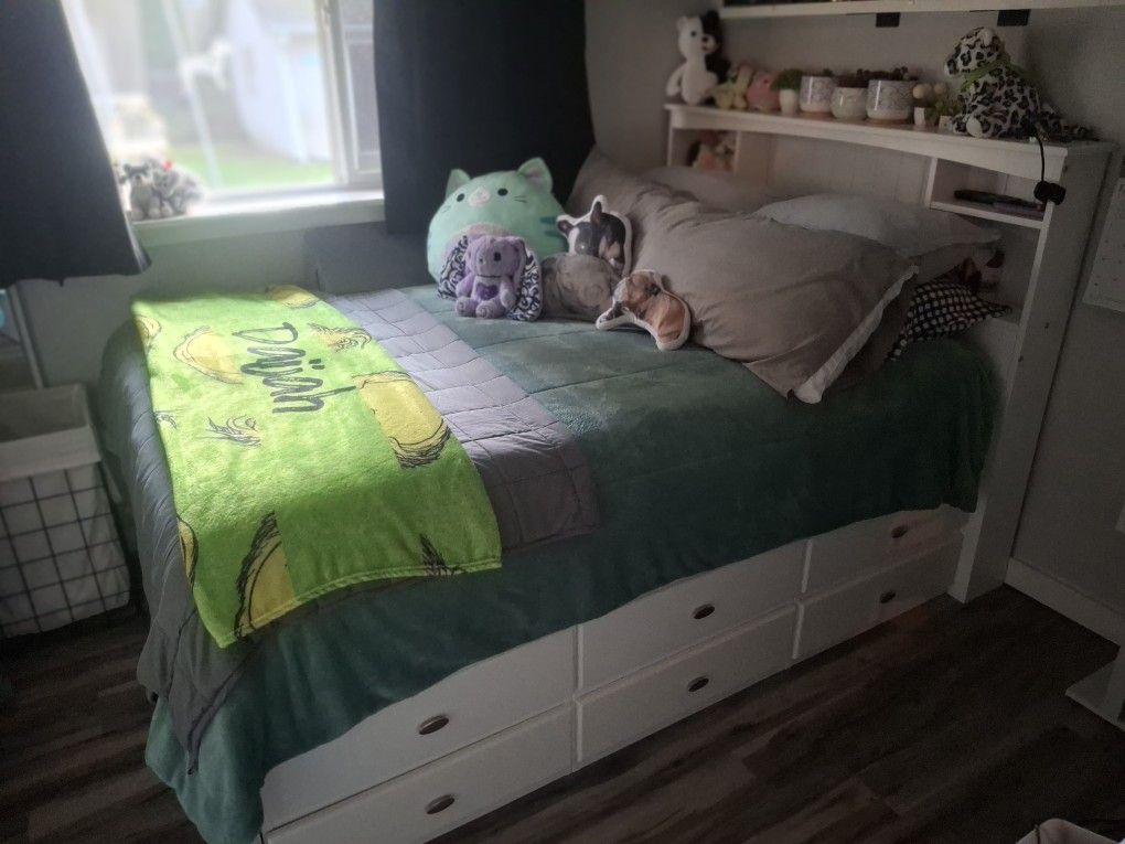 Full Bed With Lots Of Storage 