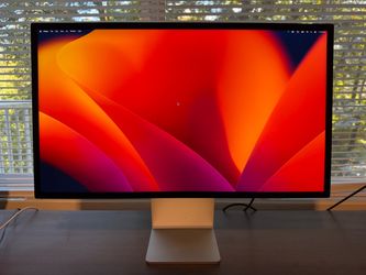 Apple Studio Display 27” 5K - Excellent Condition