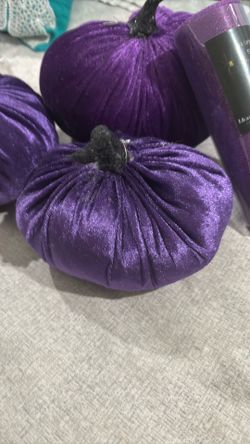 New! Gorgeous  Purple pumpkins and 1 roll of Tulle