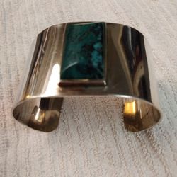 STERLING SILVER. CUFF BRACELET WITH NICE TURQUOISE AND BLACK STONE.   STAMPED 925. SS