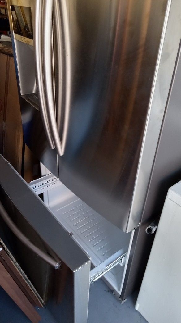 Stainless Steel Double Door Fridge W/pull Out Freezer Drawer