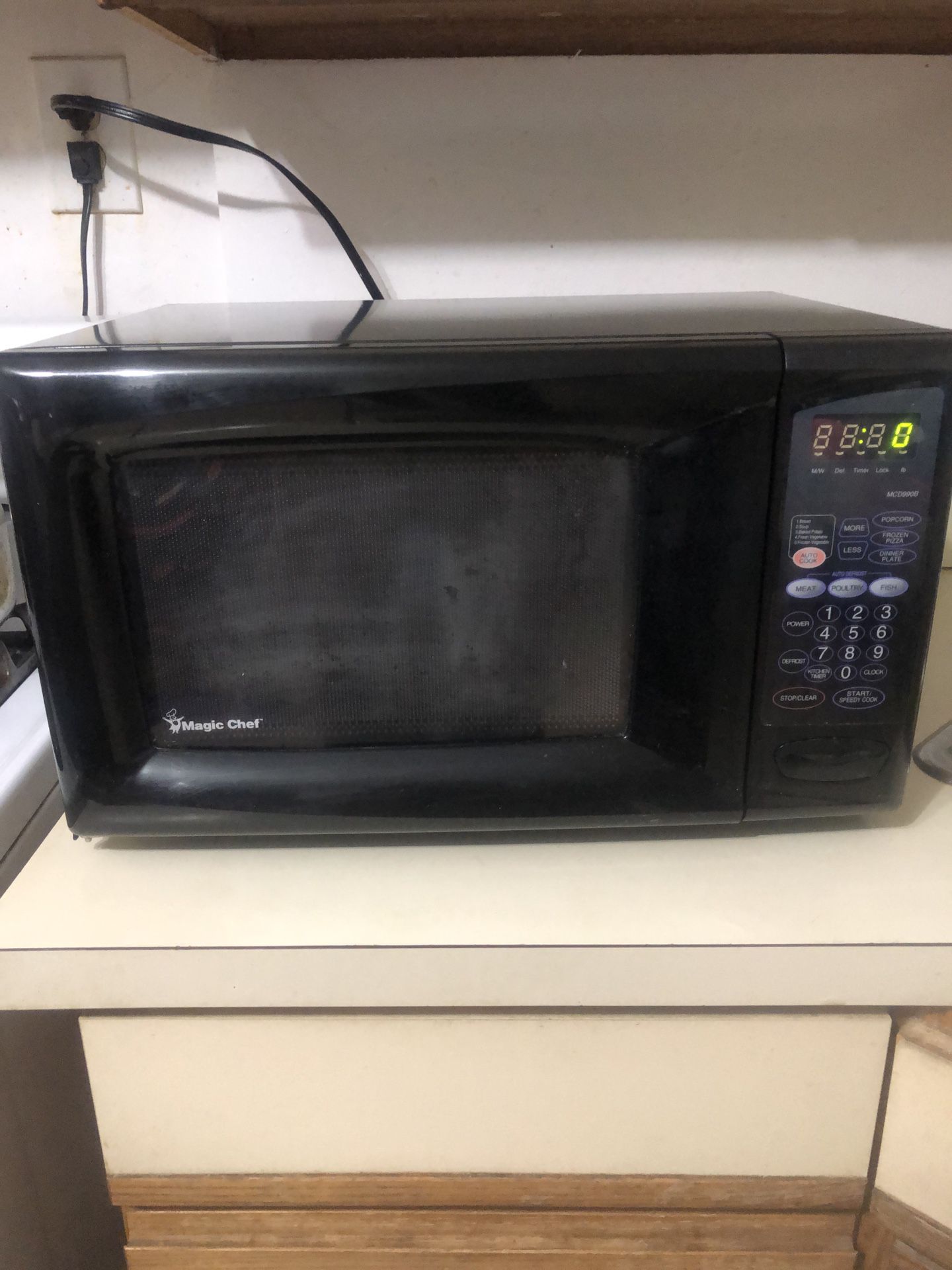 Very Good Condition Magic Chef Microwave 