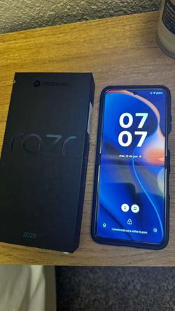 Motorola razr 2025 UNLOCKED ANY CARRIER