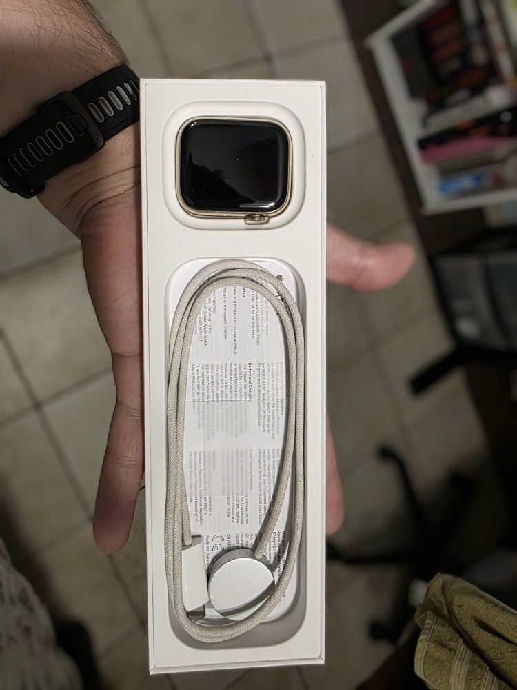 Apple Watch 9 Gold