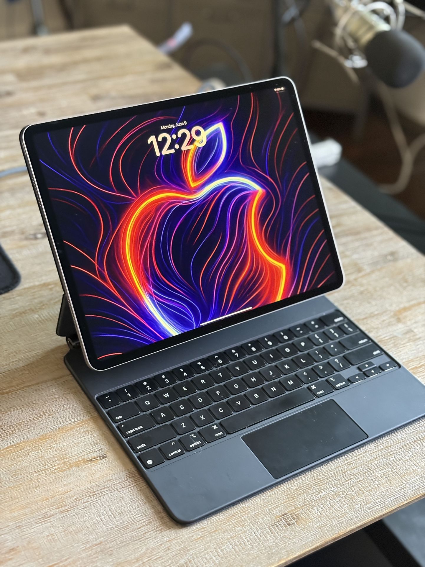 M2 iPad Pro 2TB (12.9”) 2022 6th Gen Mini-LED