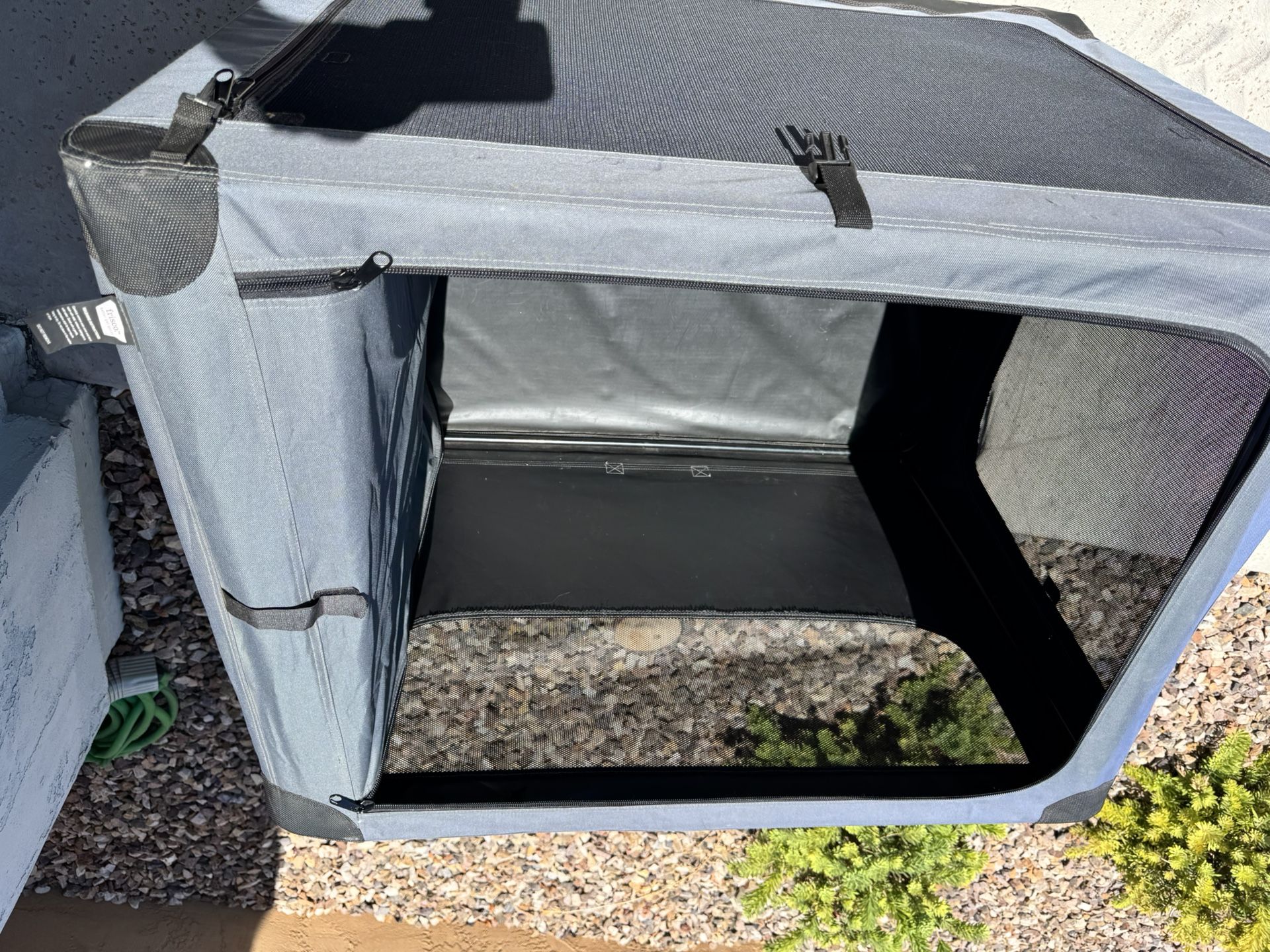 Extra large portable/ collapsible dog crate