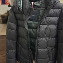 Tommy Hilfiger Men's Down Alternative Hooded Puffer Jacket Standard  size xs 