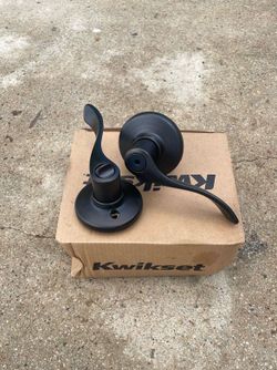 Kwikset Balboa Venetian Bronze Privacy Door Handle with Lock for Bedroom or Bathroom featuring Microban Technology 7 Handles