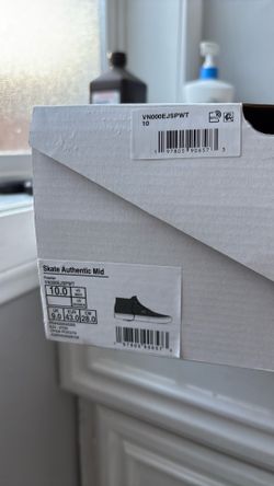 Size 10 skate mid vans