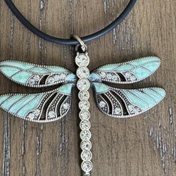 "Vintage Dragonfly Pendant Necklace"