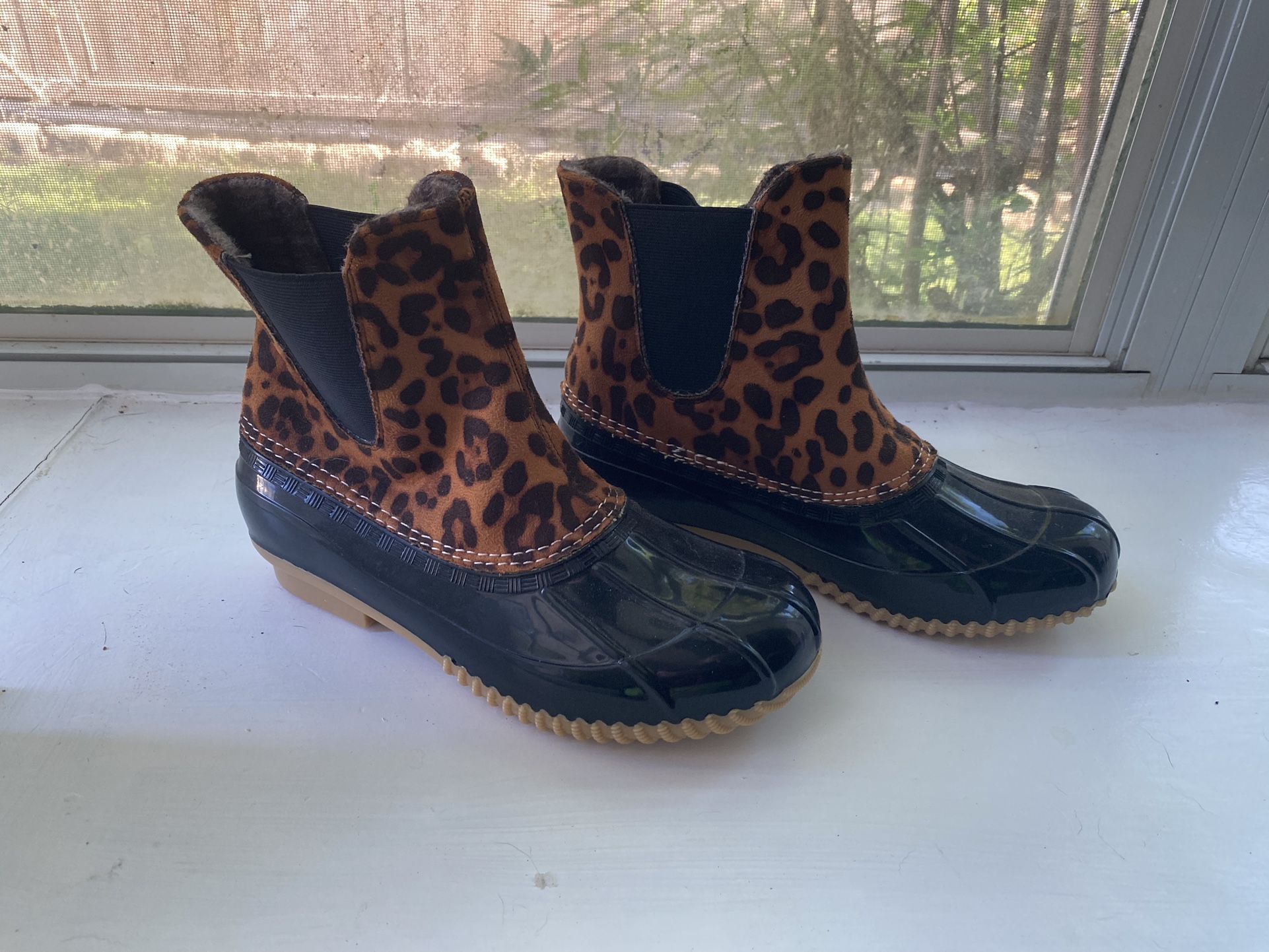 New! Women’s Leopard Print Rain Boots 8