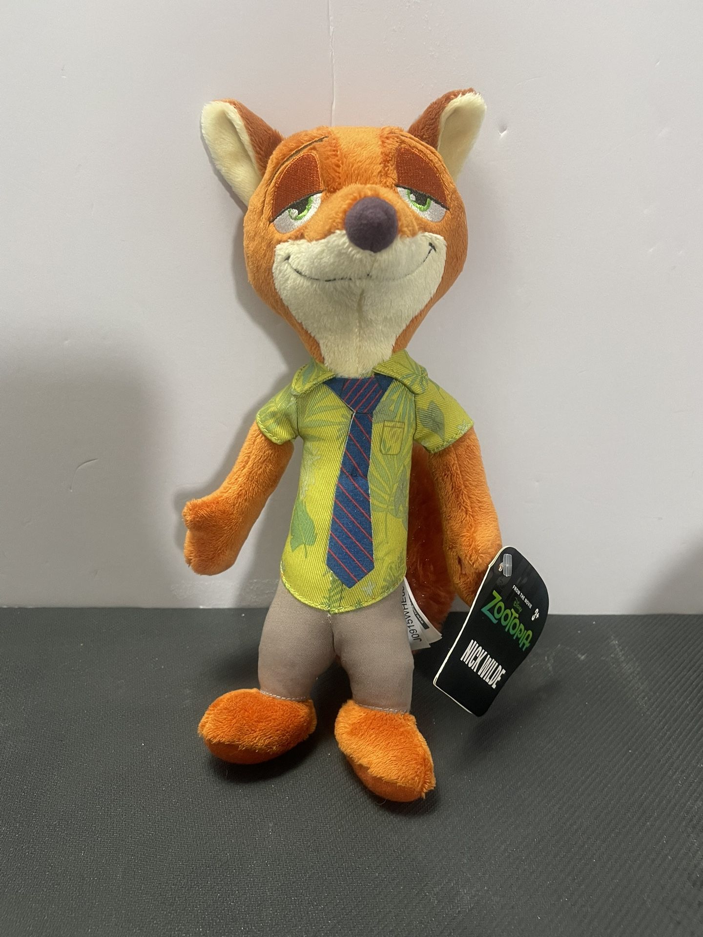 Disney Zootopia Nick Wilde Tomy Small Plush 10" NWT Fox Stuffed Animal