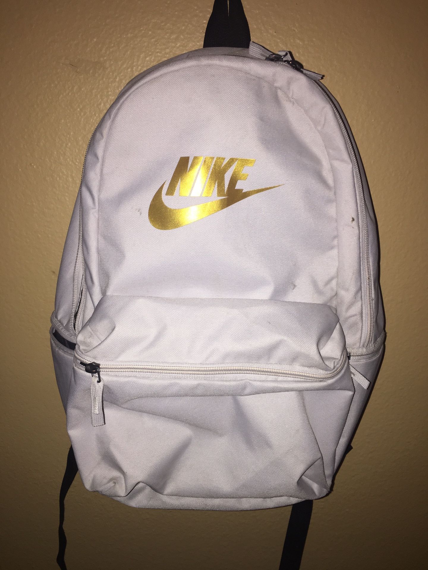 White and gold nike cheap backpack