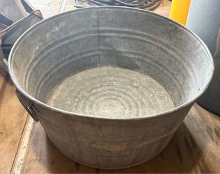 Vintage Round Galvanized Wash Basin Tub