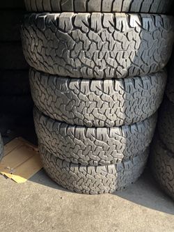 Vendo 37/12.50/R17 las 4 llantas Bfgoodrich las 4 por $230