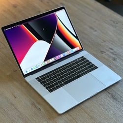 2019 MacBook Pro 8CORE i9 - 16gb /512gb