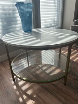 Round White quartz table