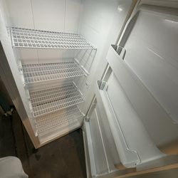 21 Cu Ft Upright Freezer – Garage Ready – Works Great