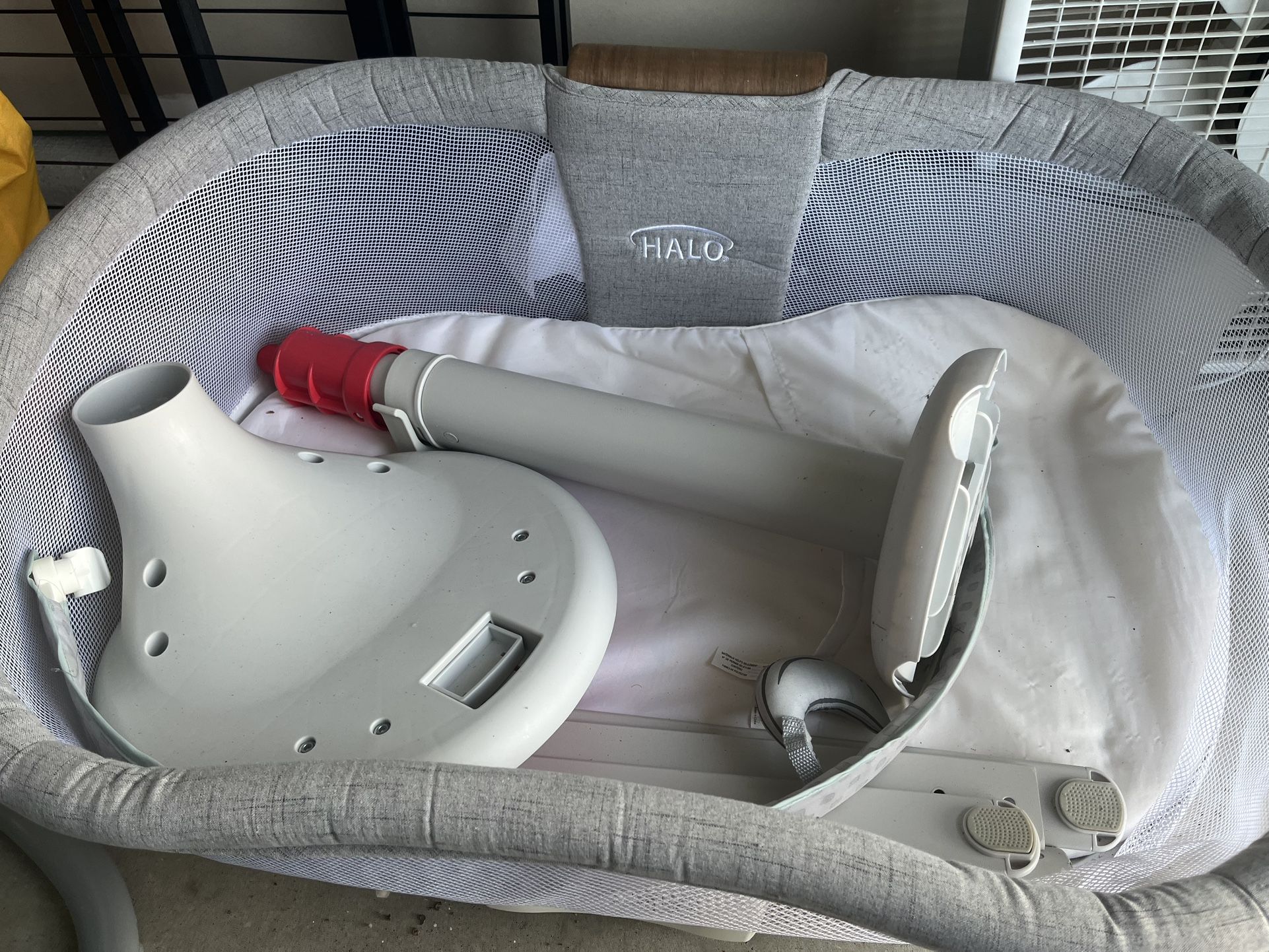 HALO BassiNest Luxe Swivel Sleeper - Over-Bed Baby Bassinet with 360° Rotation, Vibrations, White Noise, Nightlight, and Safe Close-Sleeping Design, D