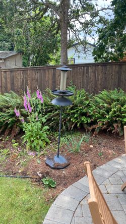 Bird feeder