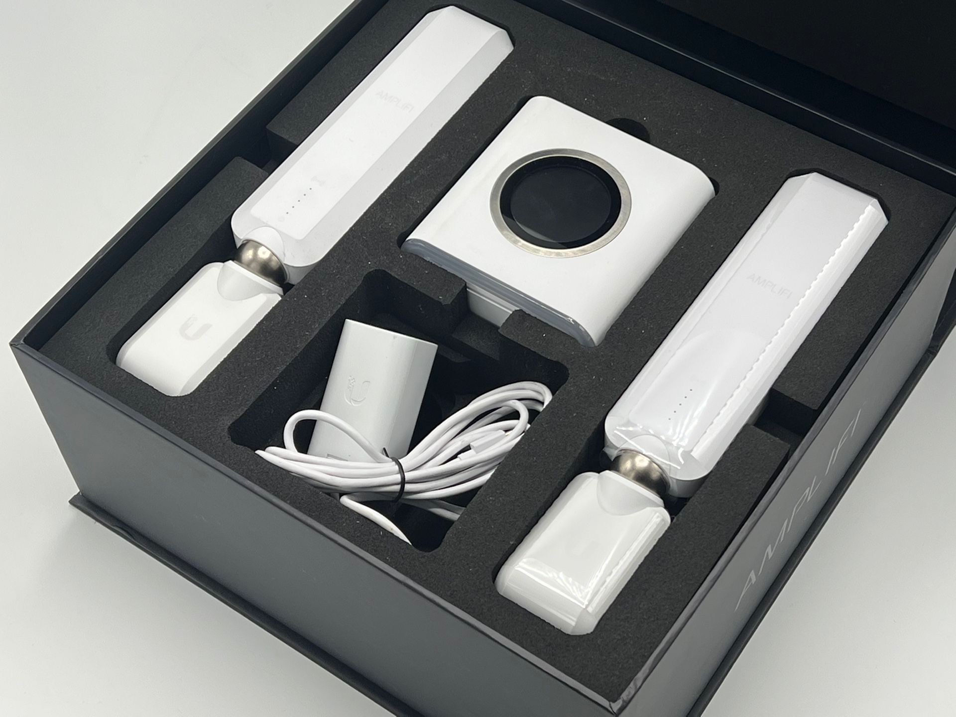 AmpliFi HD WiFi Mesh Points System by Ubiquiti Labs