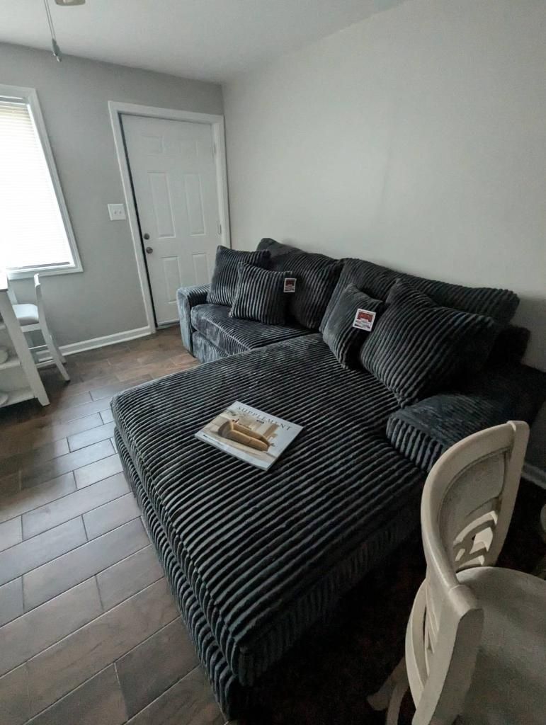 102 Inch Reversible Sectional w Pillows