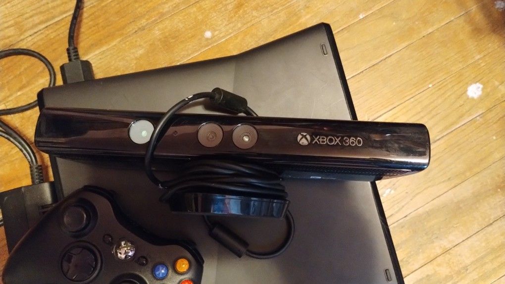 🎮  Original Microsoft Xbox 360 With Kinect Camera And Game Just Dance 4