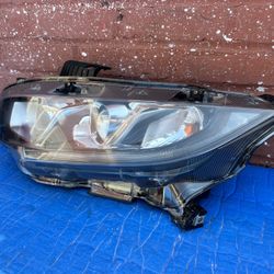 2016 - 2018 HONDA CIVIC LEFT HEADLIGHT OEM