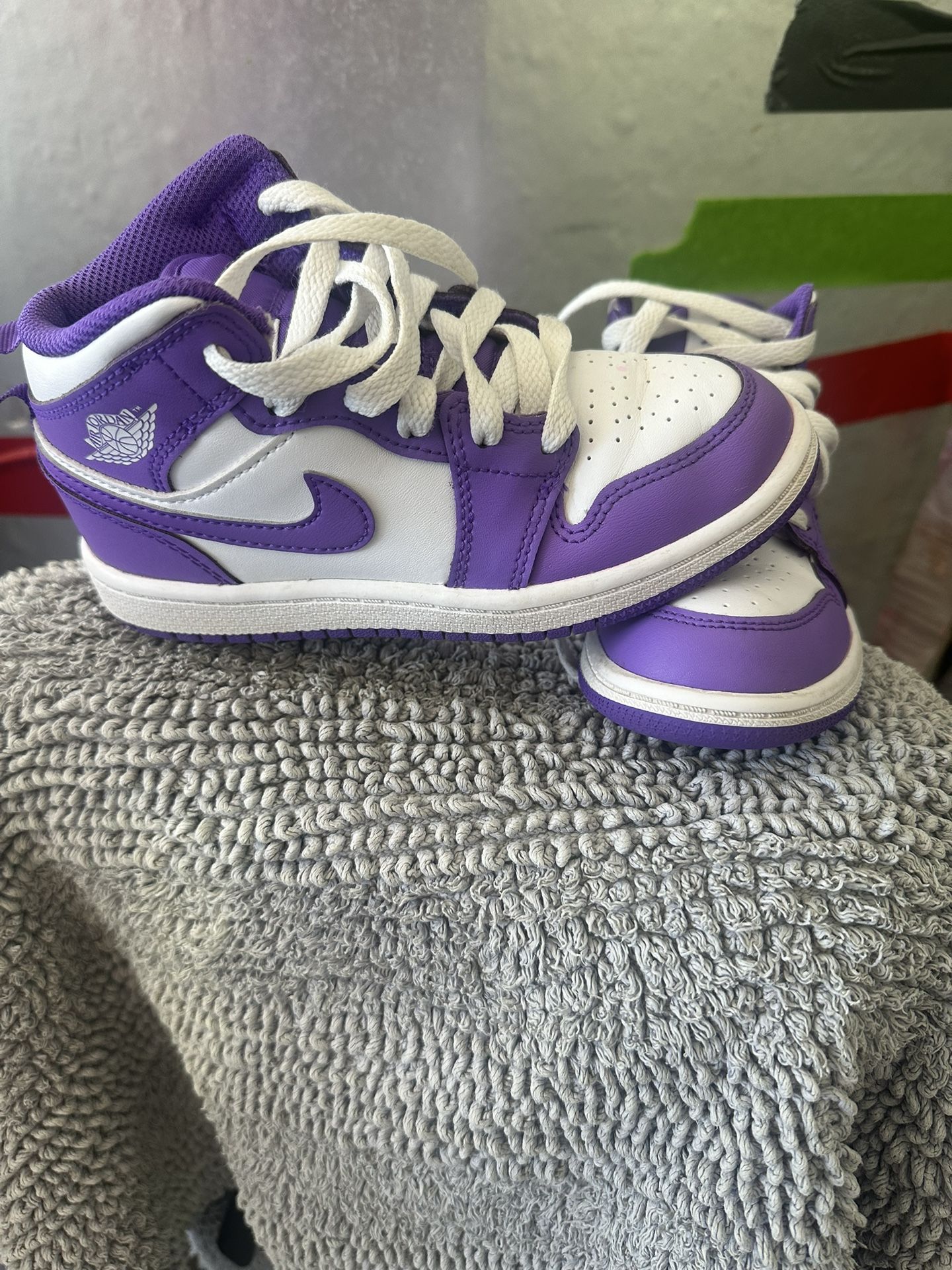 Kids Air Jordan 1 Mid - Size 12