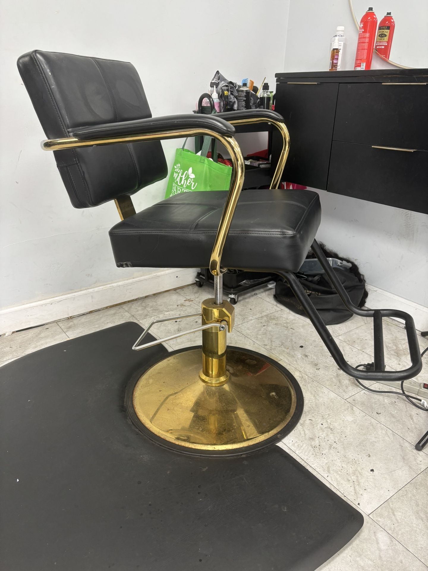 Salon Chair And Anti fatigue Mat