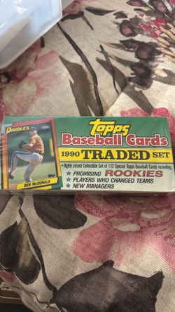 1990 TOPPS TRADED SET / 132 CARDS / SEALED