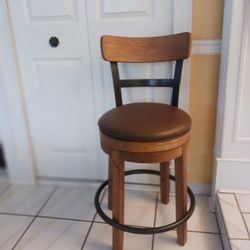 ONE COUNTER STOOL CHAIR 24 INCHES