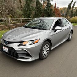 Toyota Camry Le Hybrid 