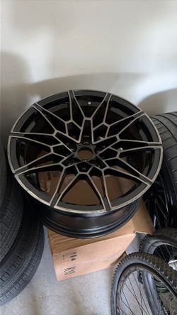 19" Style 826M Jet Black Light Alloy Wheel