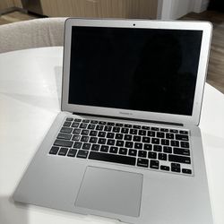 MACBOOK AIR 13-inch 