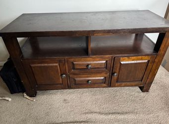 Selling tv stand/ entertainment center
