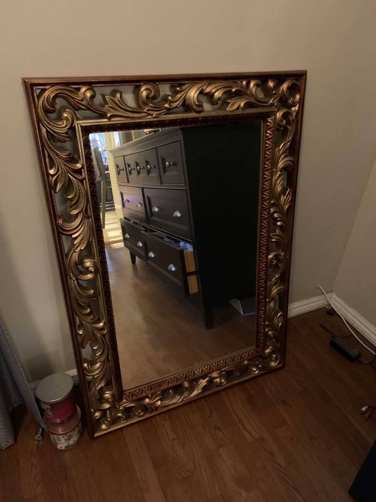 Xl mirror 40.5 x 29 sz gold frame