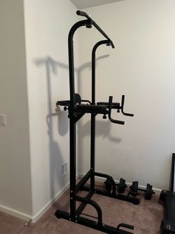 Pull up bar tower