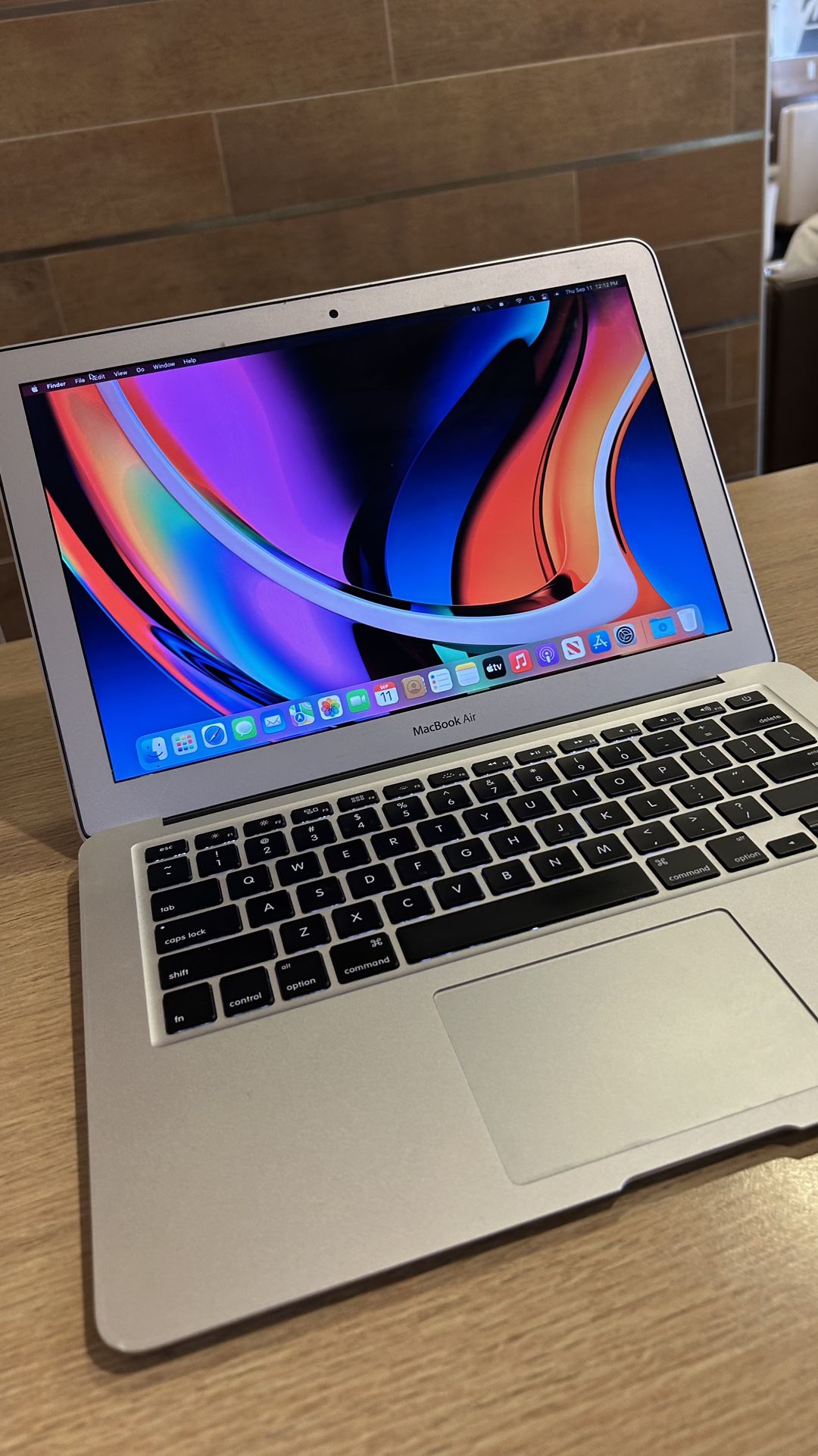 Apple MacBook Air 13” I5/8GB/256GB SSD $200