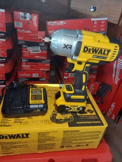 New Dewalt XR 1/2" Impact Wrench 20V  Kit 5.0